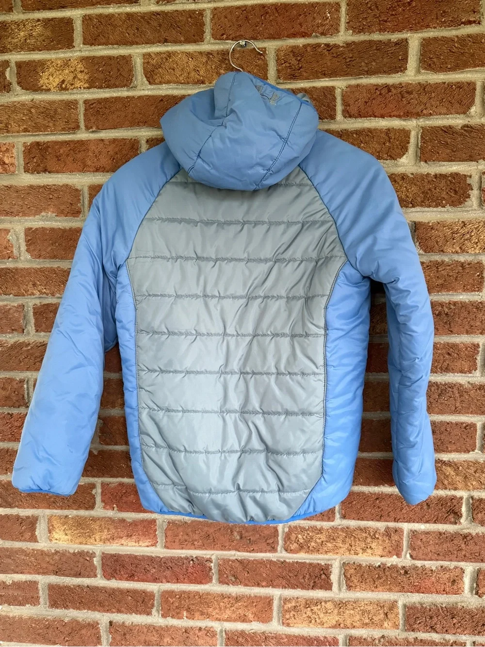 Under Armour Kids' Hooded Puffer Jacket - Light Blue & Gray. Size Medium.
